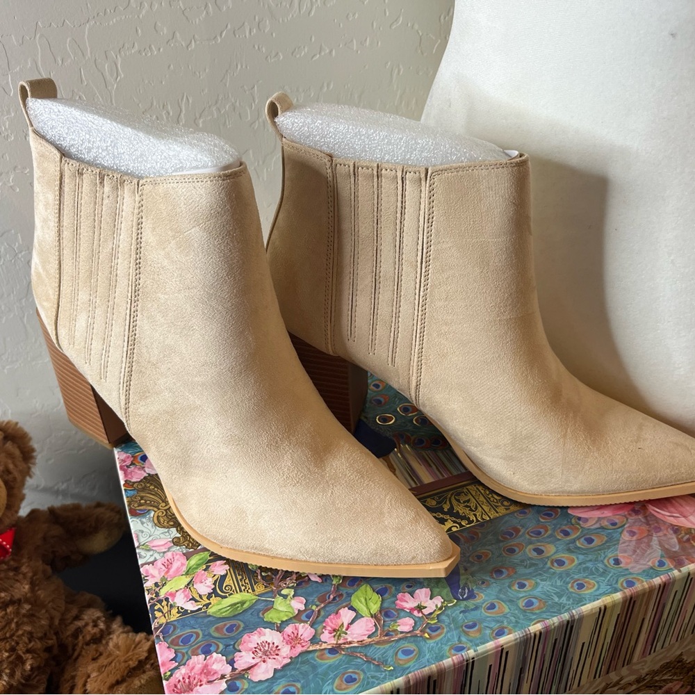 Women's Beige Suede Pointed Ankle Boots